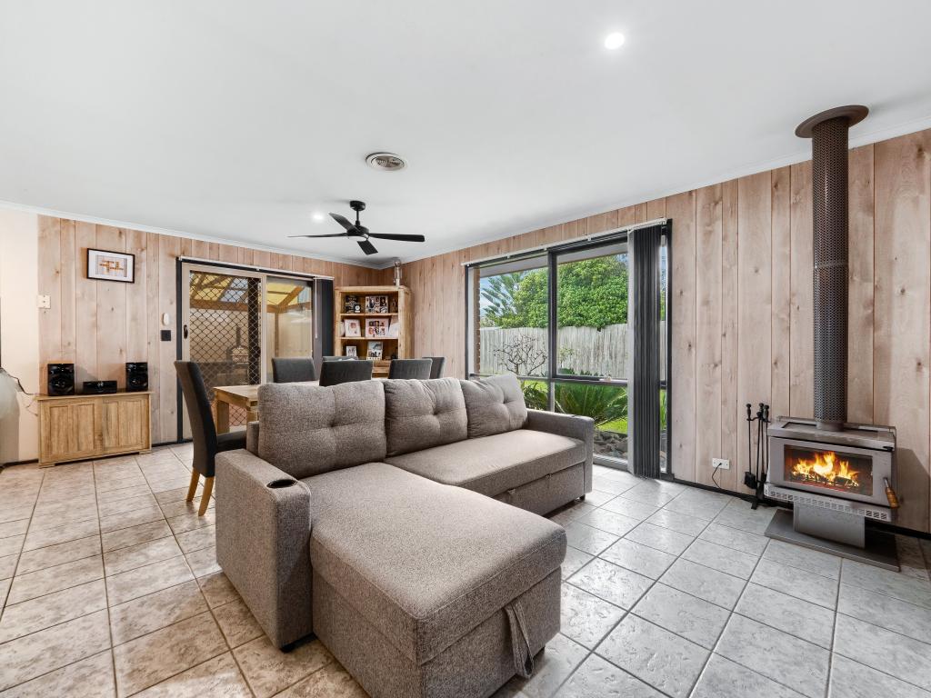 27 Samantha Cres, Cranbourne North, VIC 3977