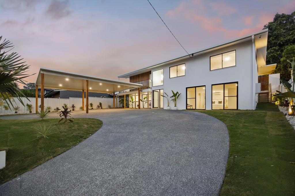 17 Rodlan Pde, Labrador, QLD 4215