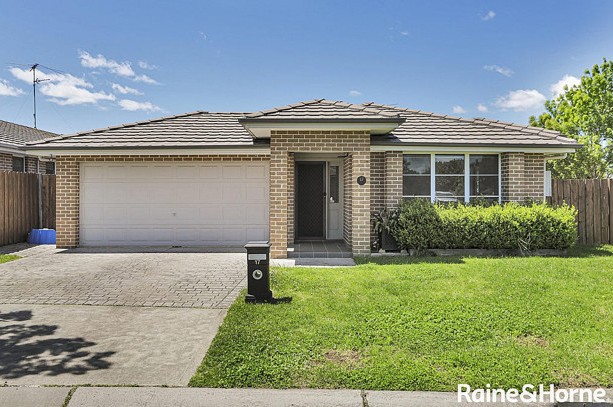 17 Tegel St, Spring Farm, NSW 2570