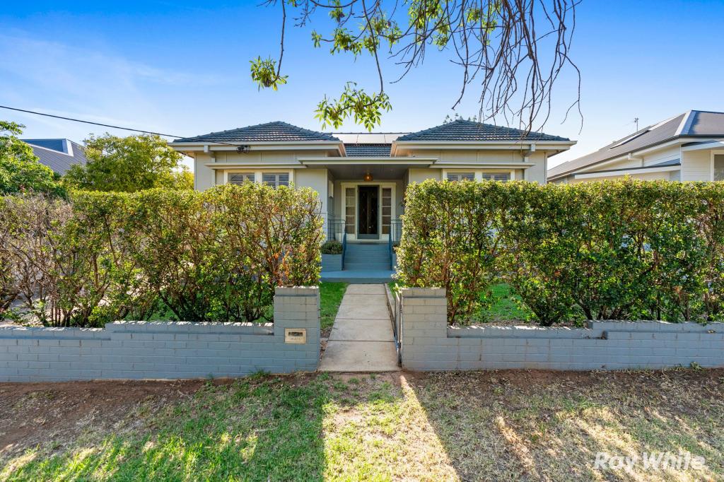 17 Croaker St, Turvey Park, NSW 2650