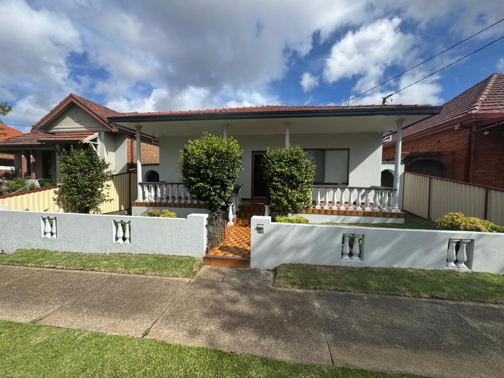 32 Waratah St, Canterbury, NSW 2193