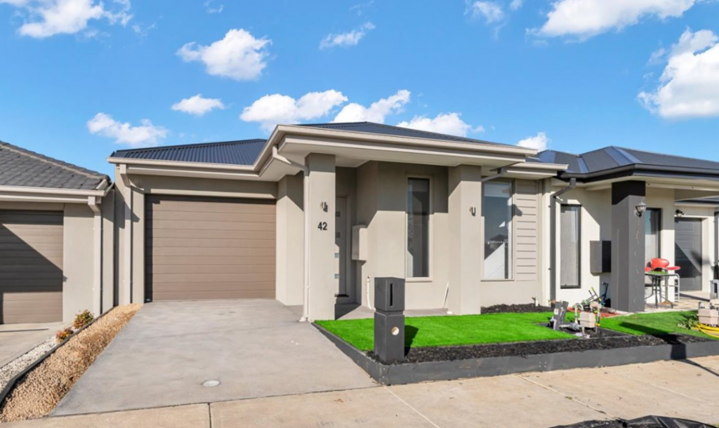 42 Palmdale Cres, Mambourin, VIC 3024