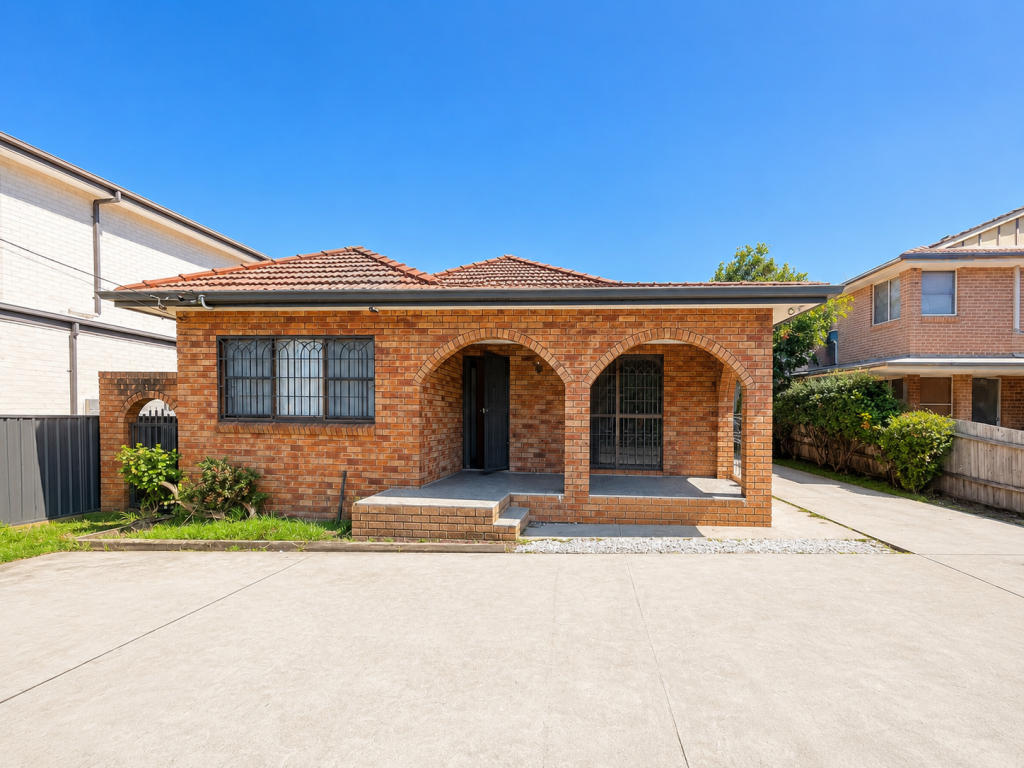 5 Cardigan Rd, Greenacre, NSW 2190