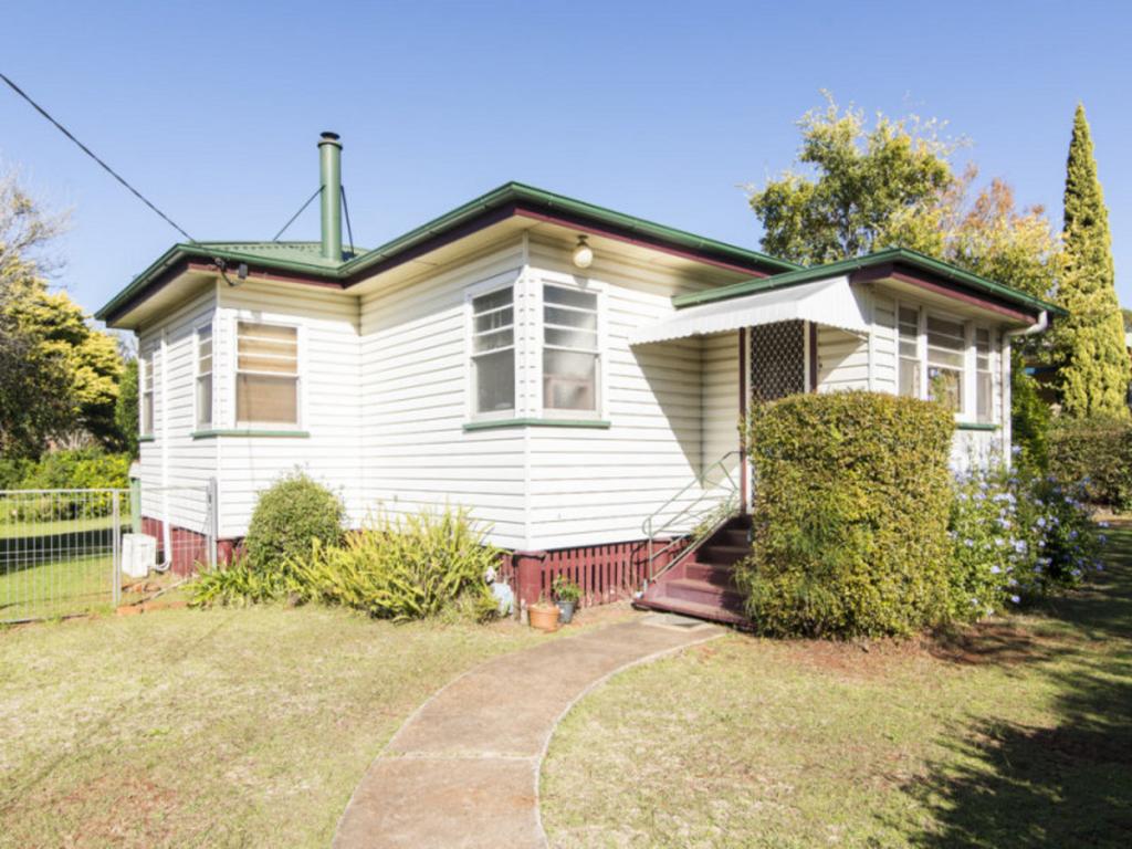 26 VACY ST, NEWTOWN, QLD 4350