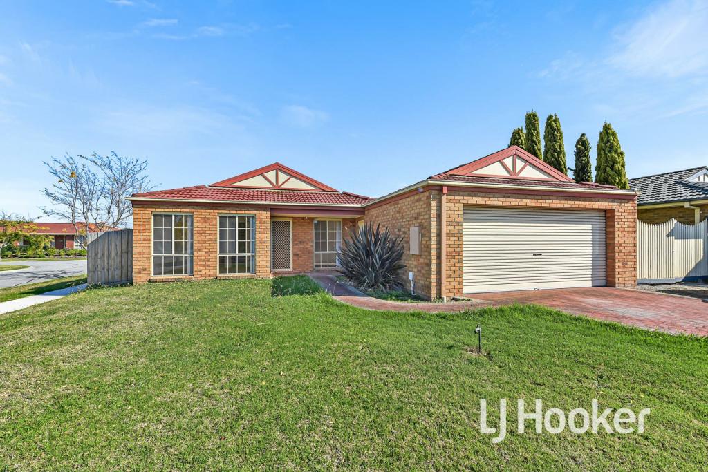 12 GILLIAN PL, PAKENHAM, VIC 3810