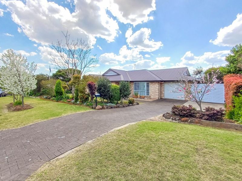 14 Vicky Ave, Crows Nest, QLD 4355