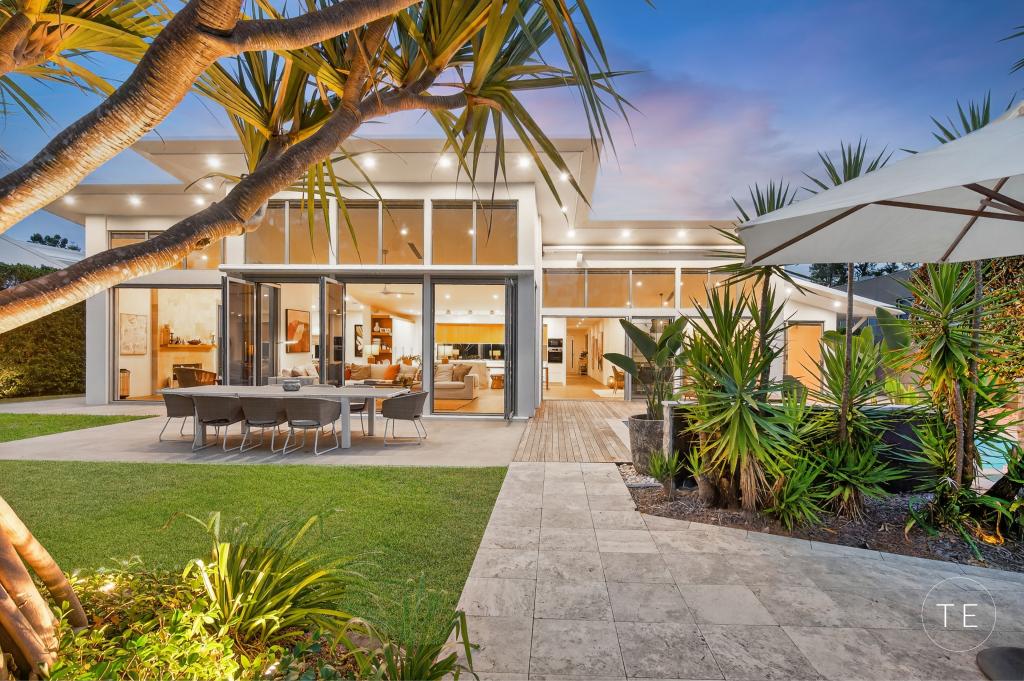 2217 Arnold Palmer Dr, Hope Island, QLD 4212