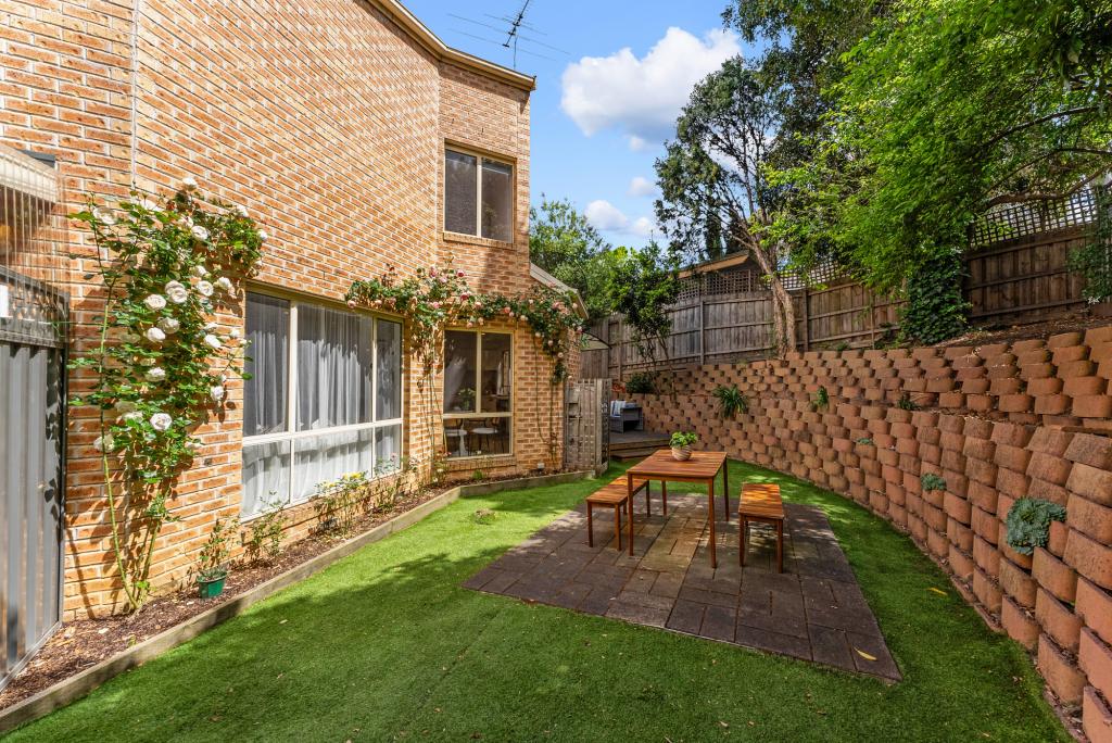 1/30-32 LARKSPUR AVE, DONCASTER, VIC 3108