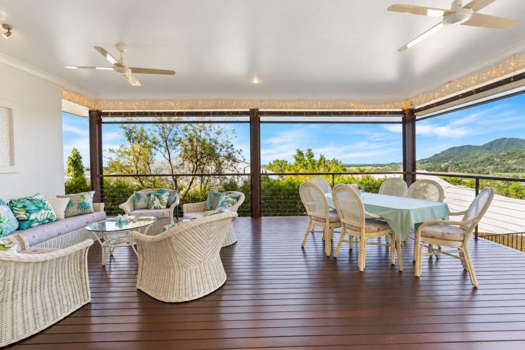 54 Daphne Dr, Redlynch, QLD 4870