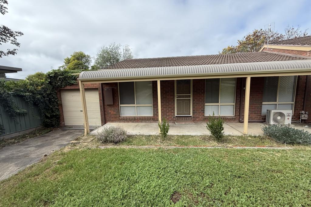 1/2 St Johns Cl, Kangaroo Flat, VIC 3555