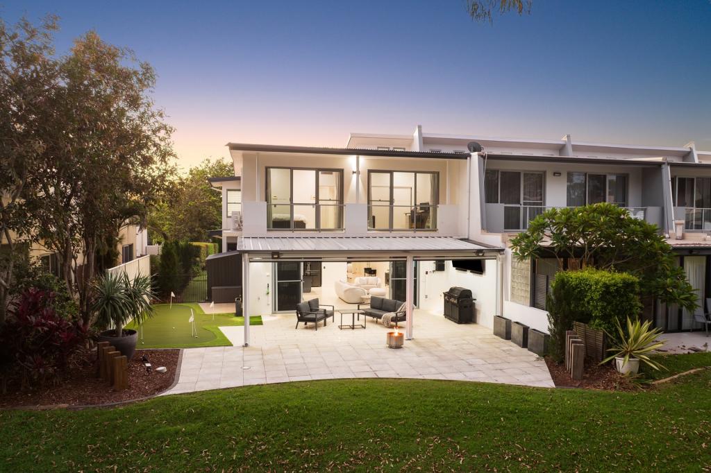 5228 Bay Hill Tce, Hope Island, QLD 4212