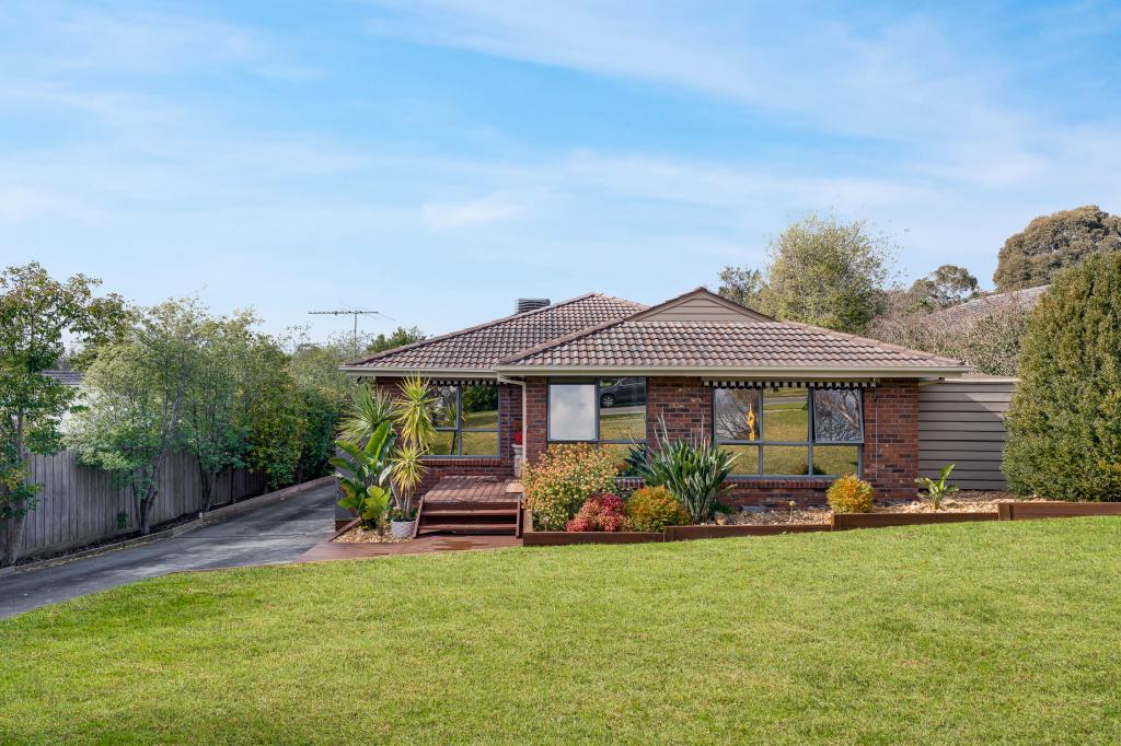 8 Grove End Rd, Endeavour Hills, VIC 3802