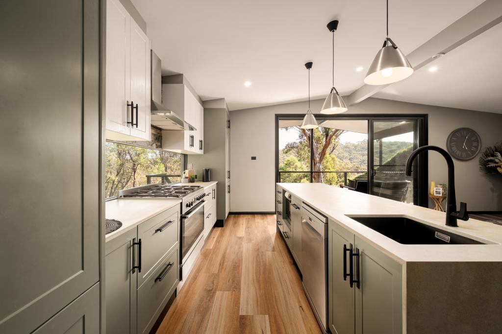 18 Parkes Cres, Faulconbridge, NSW 2776