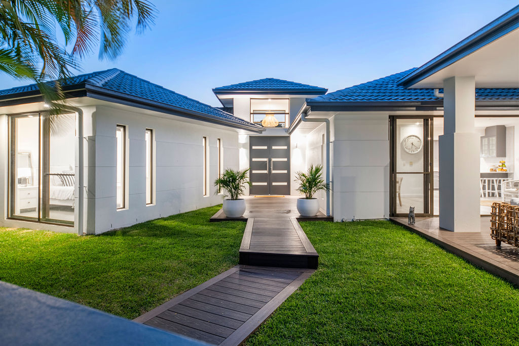 2358 Belmont Ct E, Hope Island, QLD 4212