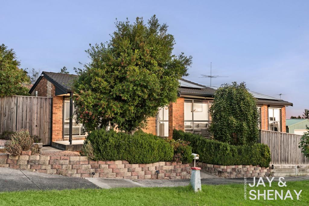 130 GLENEAGLES DR, ENDEAVOUR HILLS, VIC 3802