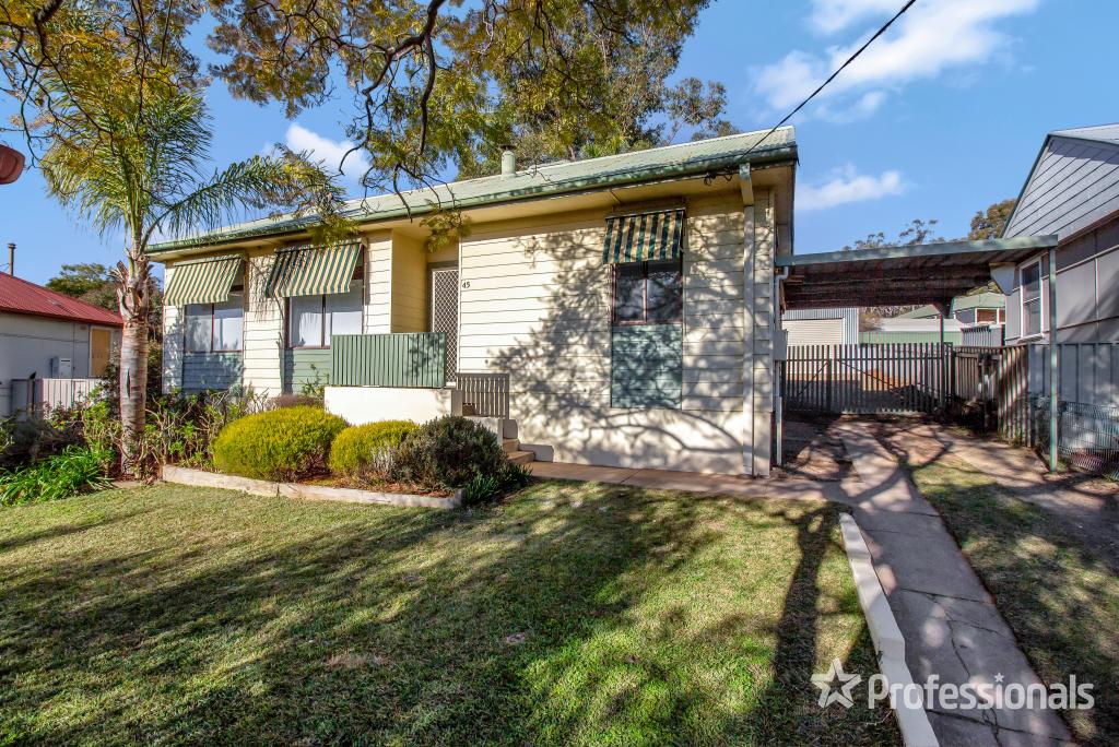 45 Phillip Ave, Mount Austin, NSW 2650