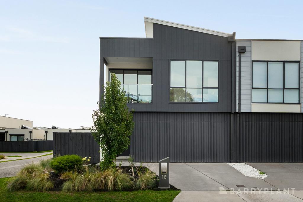 18 Savoy Gr, Cranbourne North, VIC 3977