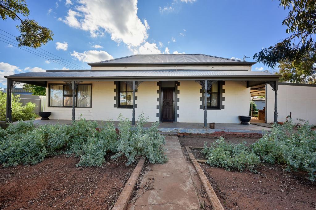 63 Park Tce, Quorn, SA 5433