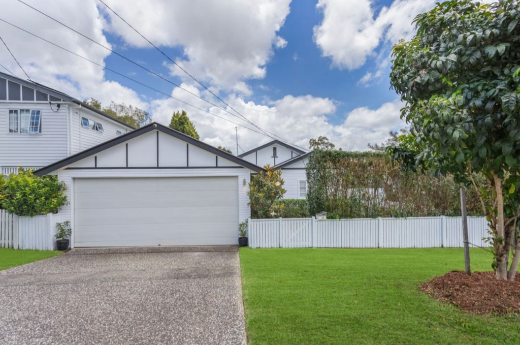 31 Herbert St, Camp Hill, QLD 4152