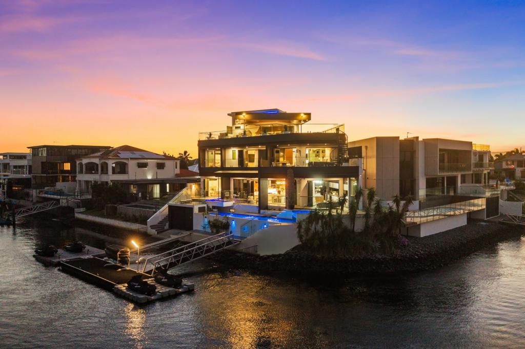 20 LAKELAND KEY, BROADBEACH WATERS, QLD 4218