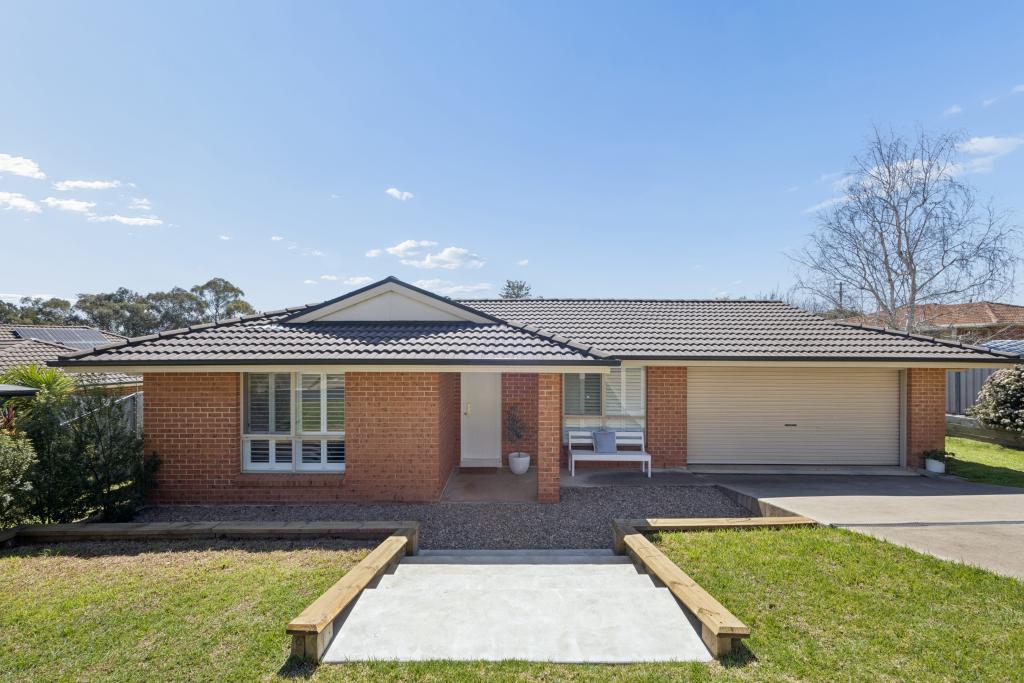 24 Henry Pl, Young, NSW 2594