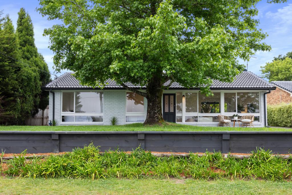 11 Maple Gr, Wentworth Falls, NSW 2782