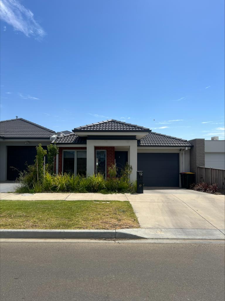 12 Taylors Cct, Charlemont, VIC 3217