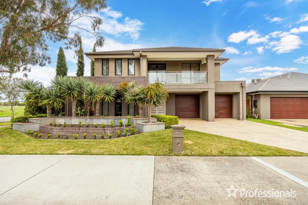 15 Brookwater Pde, Lyndhurst, VIC 3975