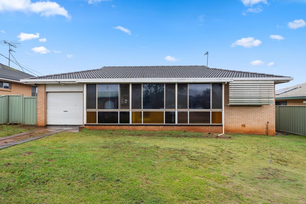 12 Hinton St, Wilsonton, QLD 4350
