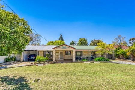 81 Spring Rd, Thornlie, WA 6108