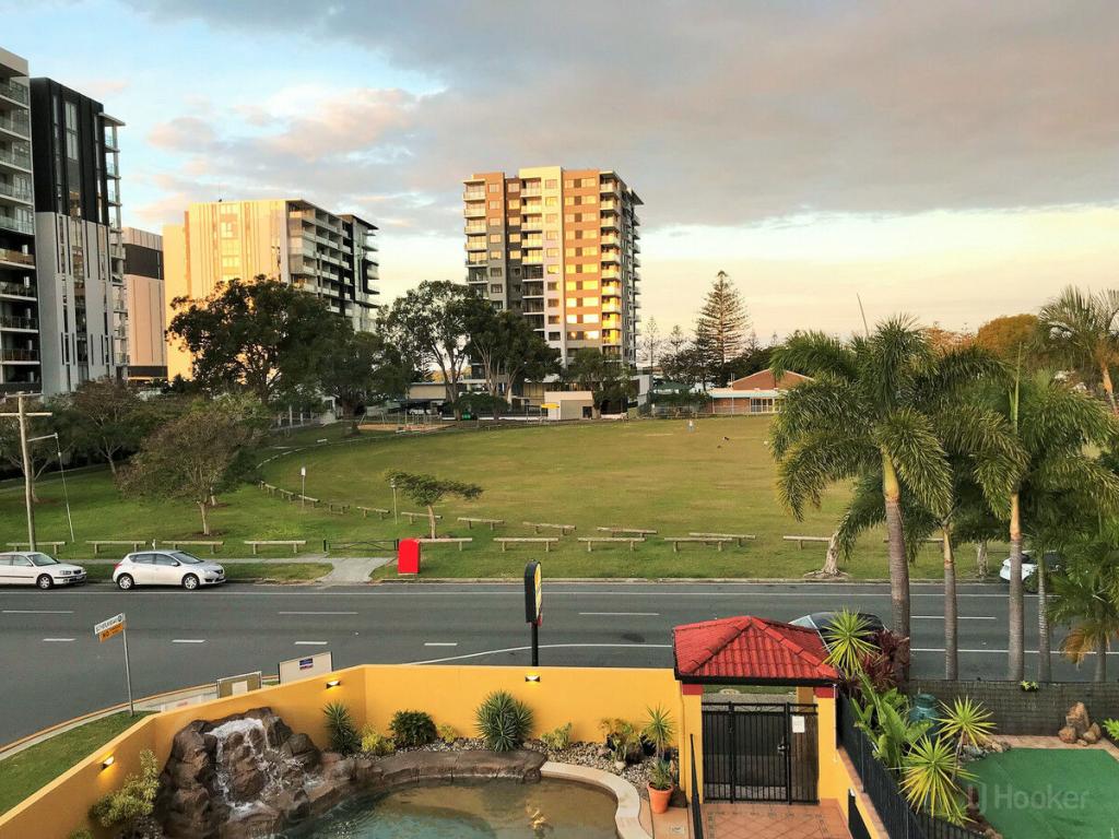 25/10-12 Bath St, Labrador, QLD 4215