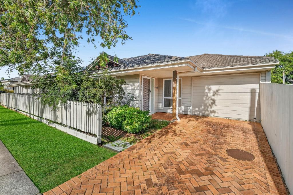 8 Patterson St, Petrie, QLD 4502