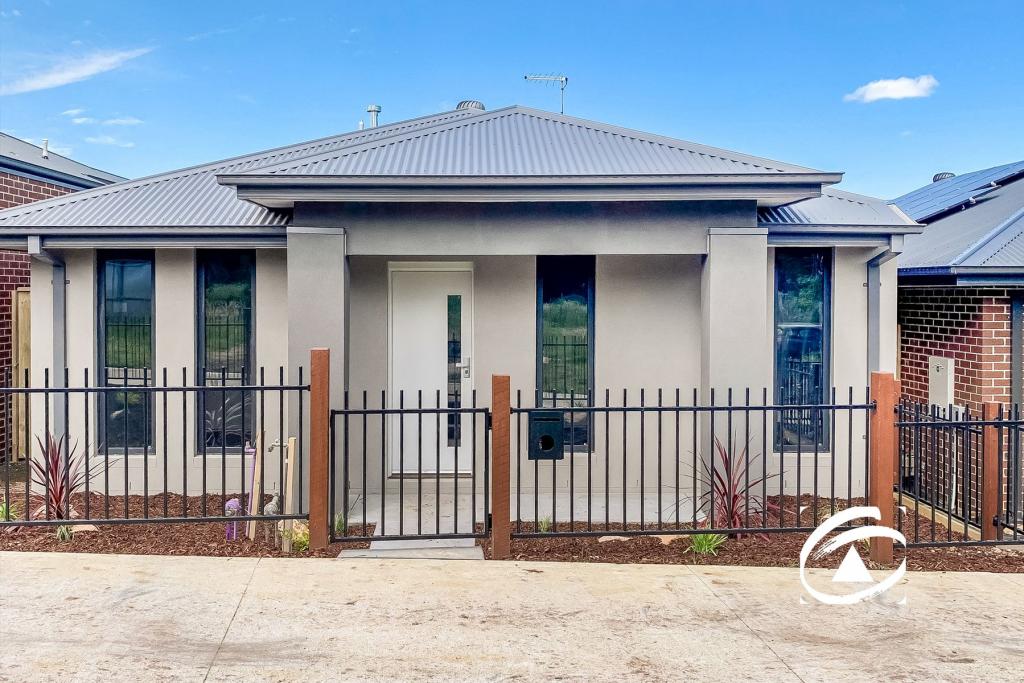 10B WHITESIDE RD, OFFICER, VIC 3809