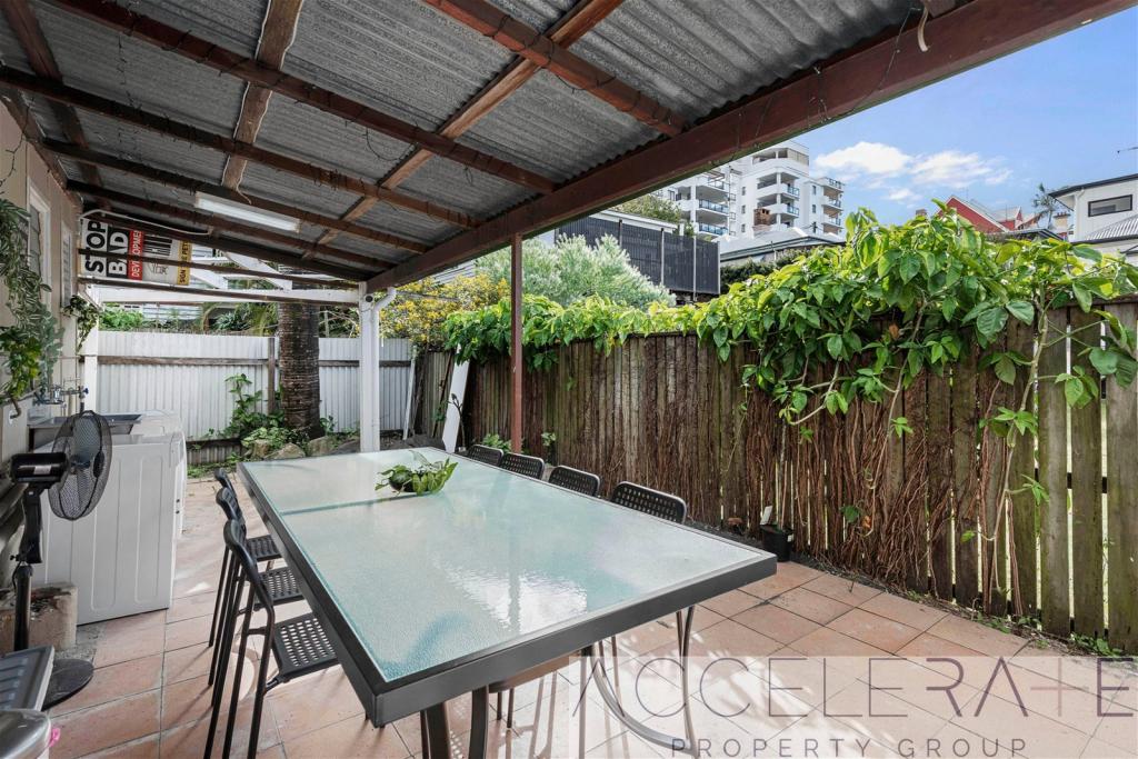 Room 1/555 Boundary St, Spring Hill, QLD 4000