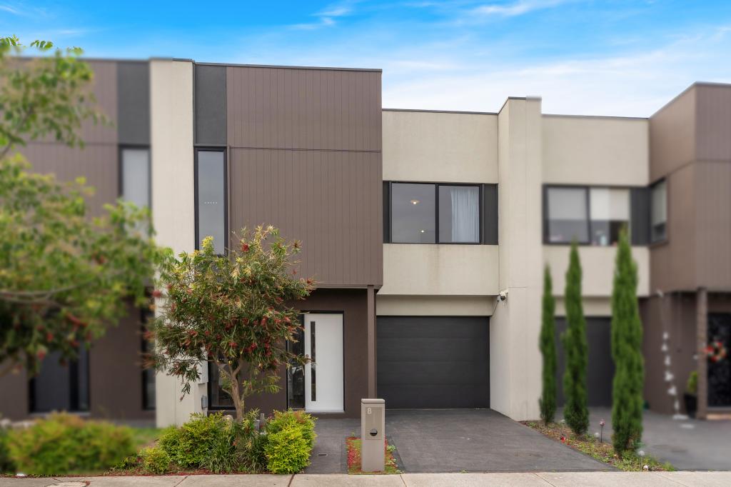 8 Fewster Cct, Mickleham, VIC 3064