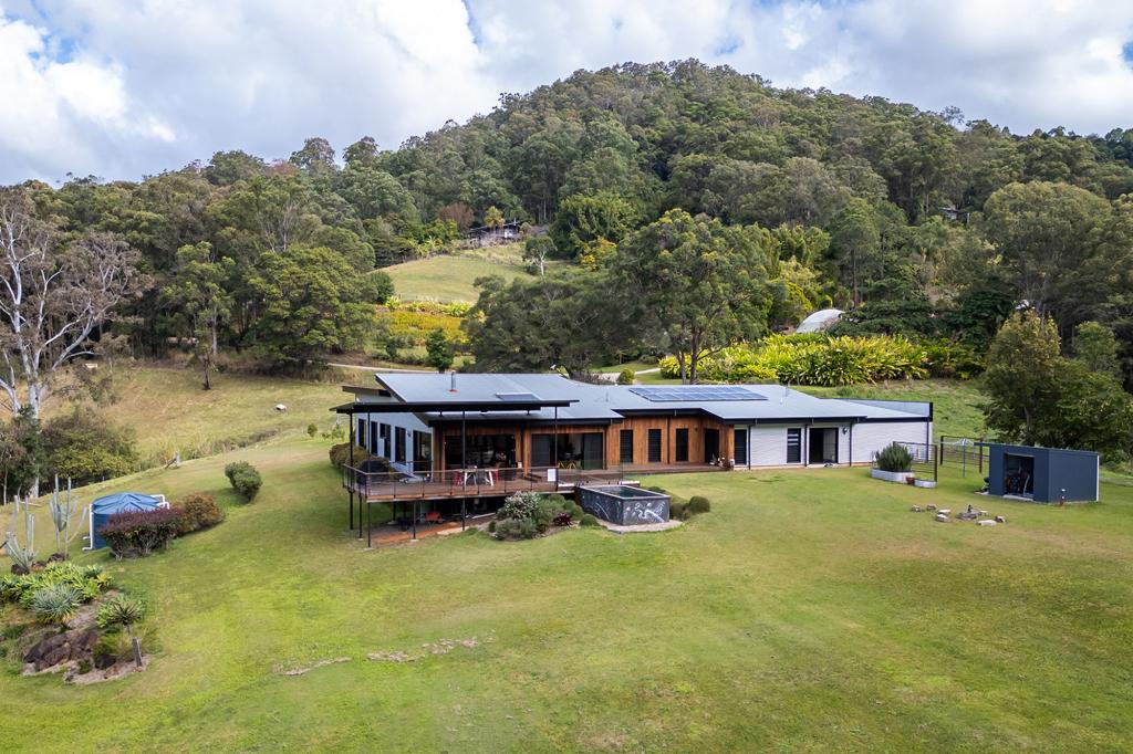 2 Simons Rd, Towen Mountain, QLD 4560