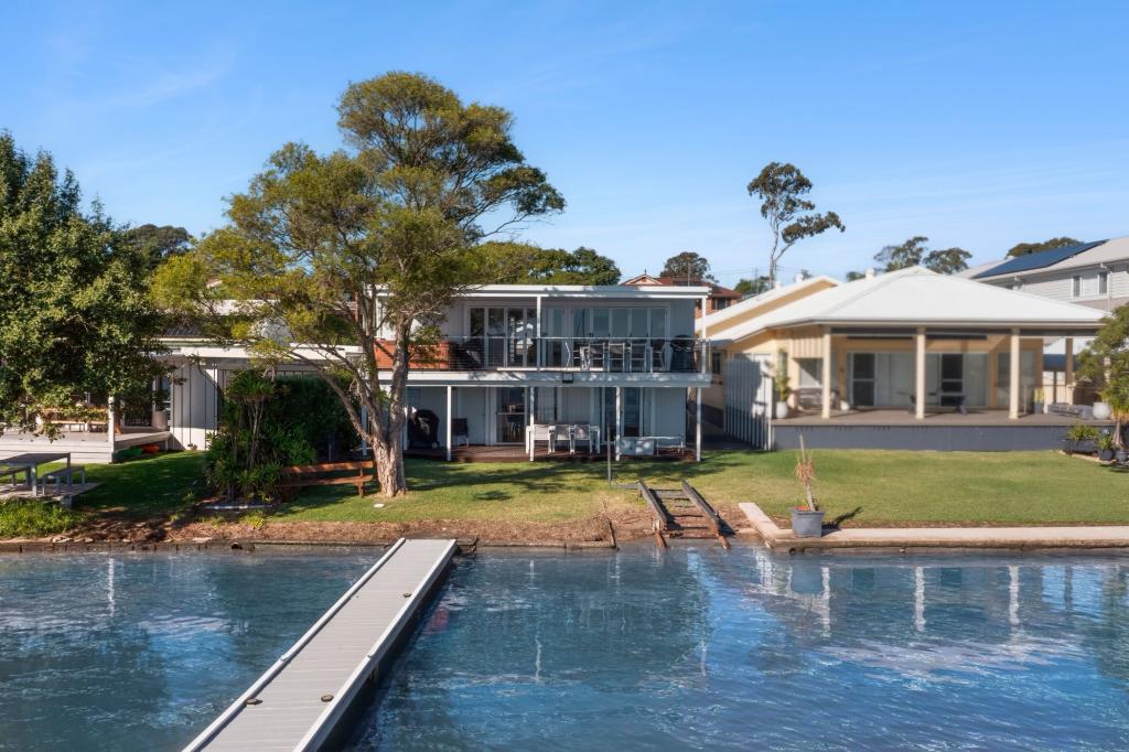 13 Kenilworth St, Mannering Park, NSW 2259