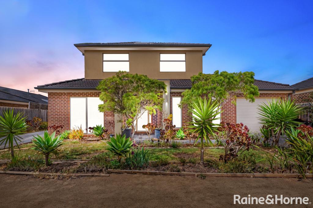 1/9 HAYWOOD GR, MELTON WEST, VIC 3337