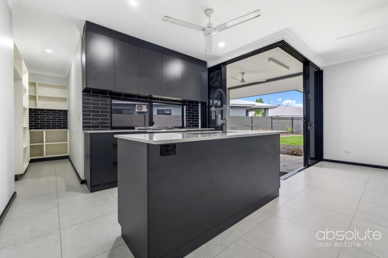 16 WHITEGUM CRES, ZUCCOLI, NT 0832