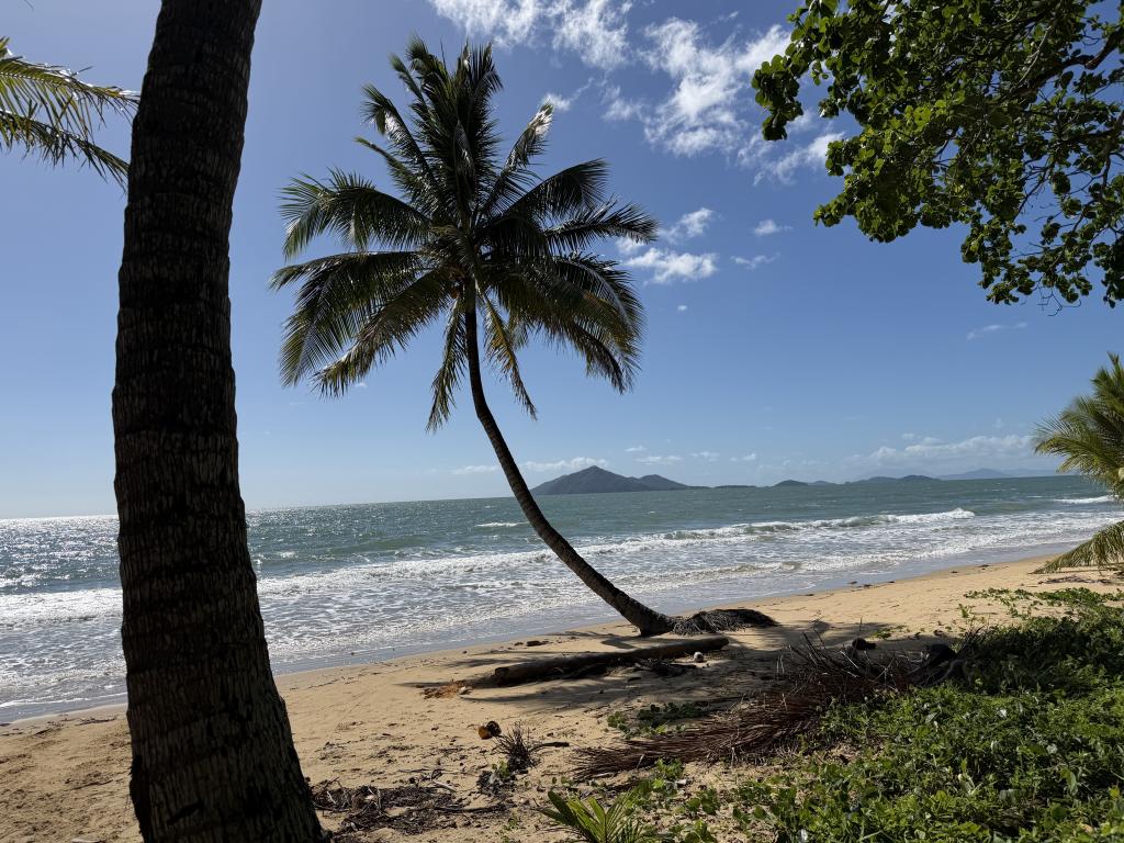 6 Miter St, Mission Beach, QLD 4852