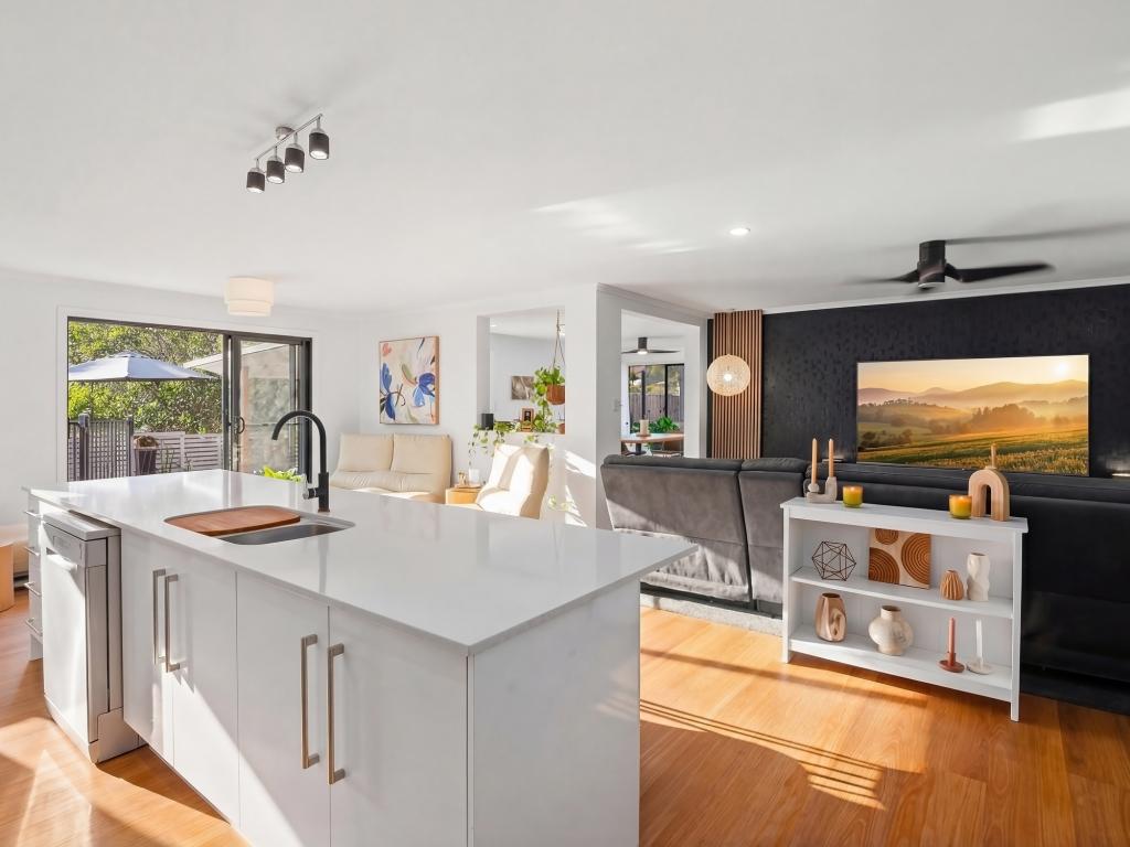 1 Nyoka Ct, Elanora, QLD 4221
