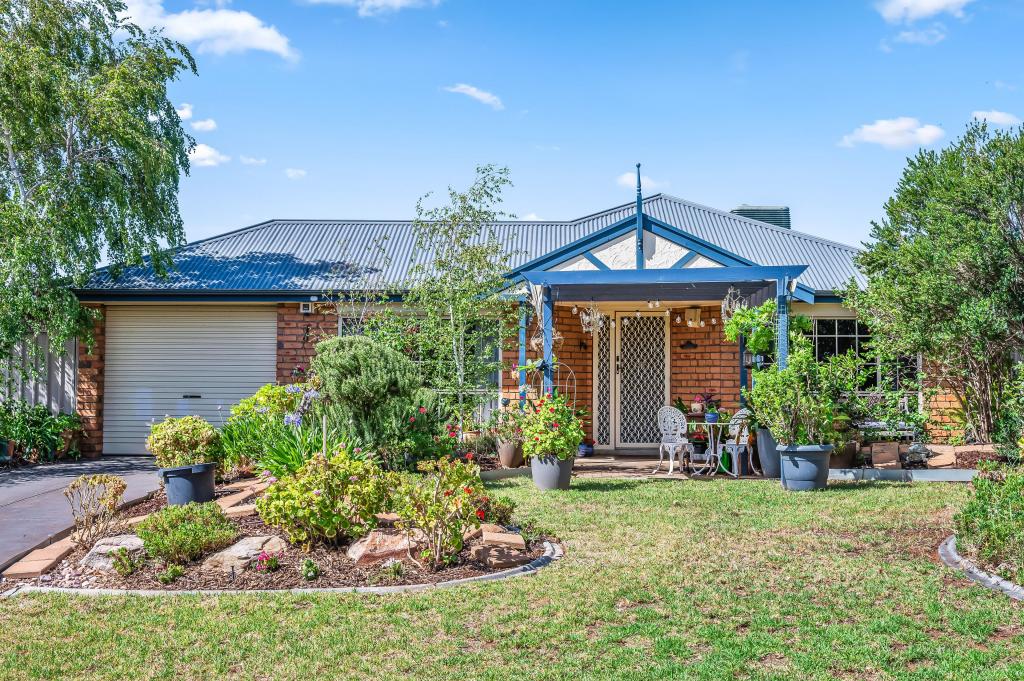 33 Magnolia Cres, Craigmore, SA 5114