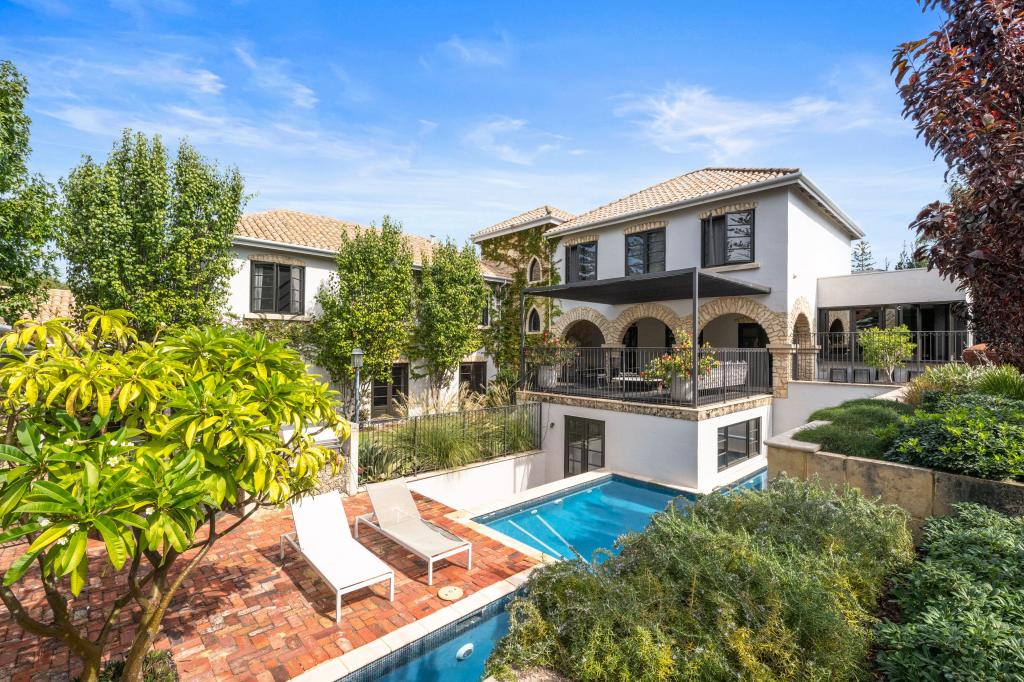 10 ATHELSTAN RD, COTTESLOE, WA 6011