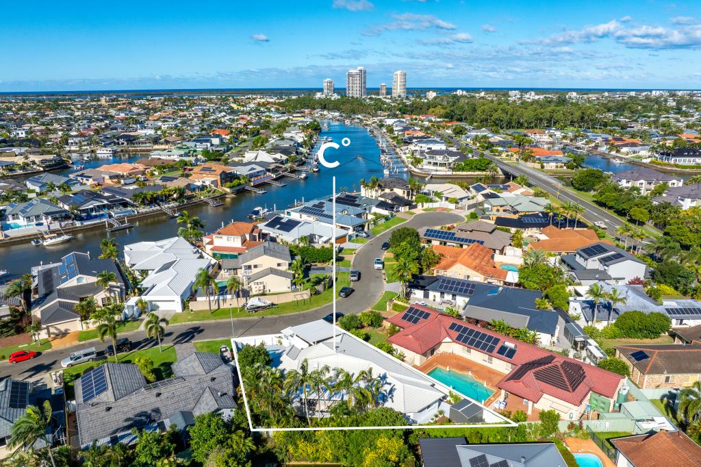 7 SALTBREEZE CT, RUNAWAY BAY, QLD 4216