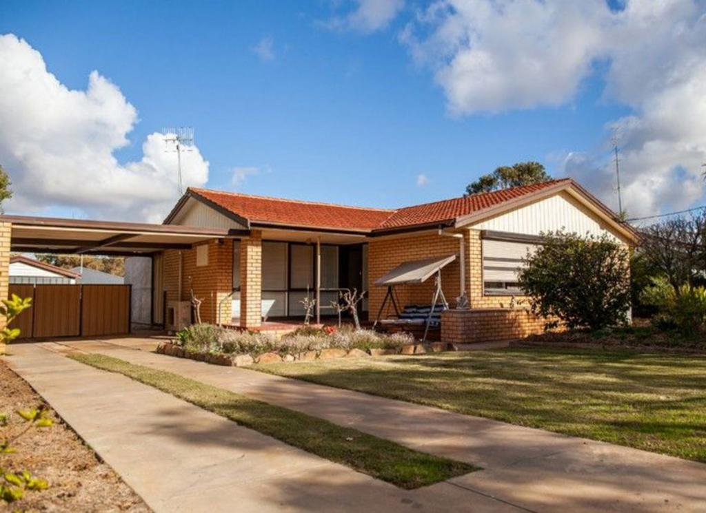 3 SOUTH TCE, CLEVE, SA 5640