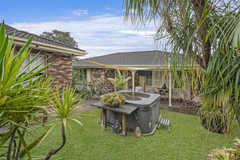 44 Campbell Pde, Mannering Park, NSW 2259