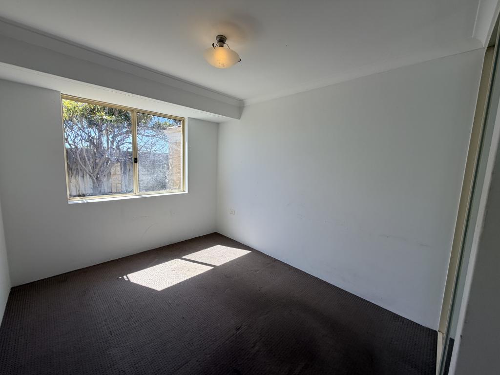 4 Bayfield Cres, Mindarie, WA 6030