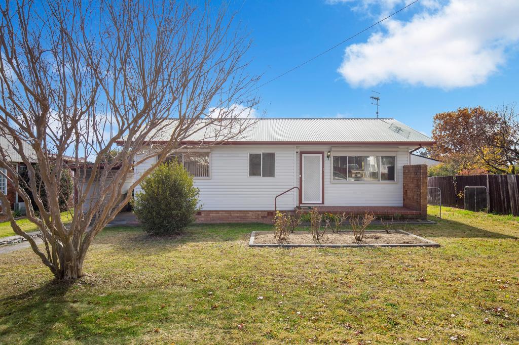 1 JAMES AVE, ARMIDALE, NSW 2350