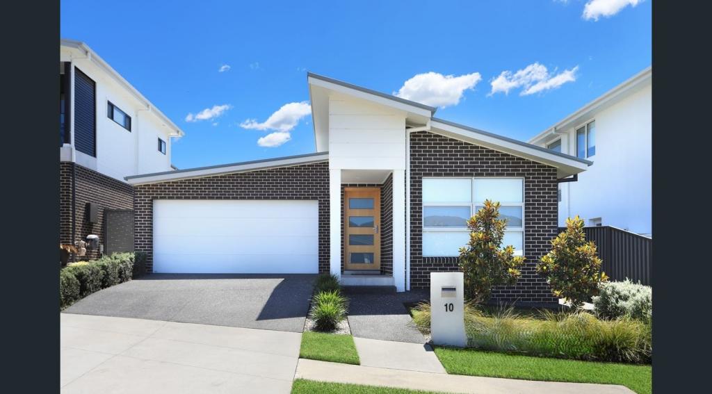 10 Pigeon Cl, Calderwood, NSW 2527