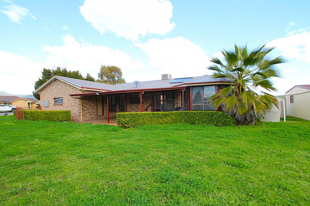 18 Green Cres, Quirindi, NSW 2343